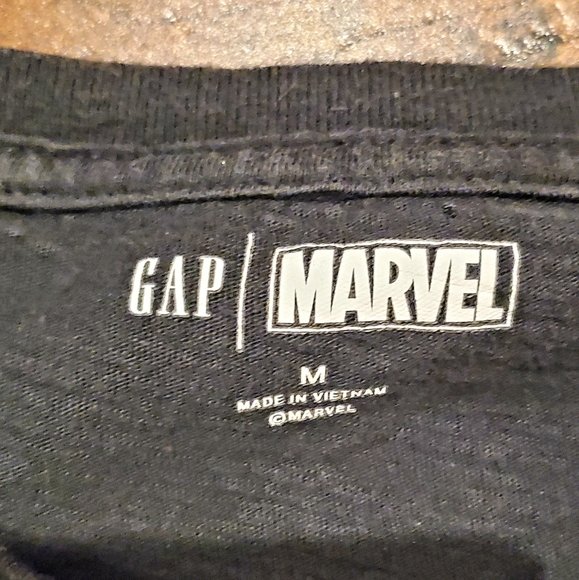 Men's Graphic Marvel Shirt by Gap Size Medium with front pocket - Picture 4 of 5